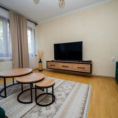 Cozy One-Bedroom Apartment Near City Center Sarajevo Exterior photo