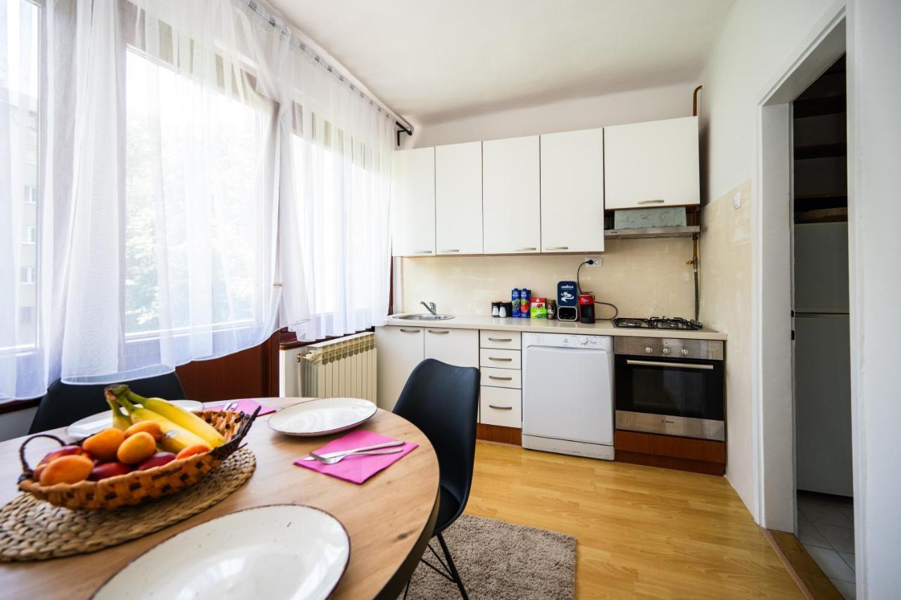 Cozy One-Bedroom Apartment Near City Center Sarajevo Exterior photo